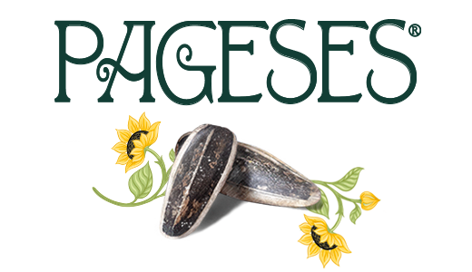 Logo de PIpes Pageses en verde, y debajo dos semillas de girasol y dos girasoles a los lados